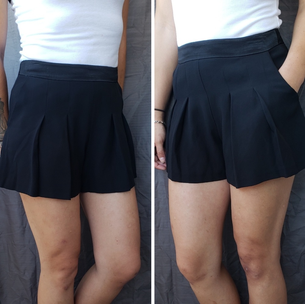 TOPSHOP |[NwoT]Black Hiwaisted Pleated Skort!